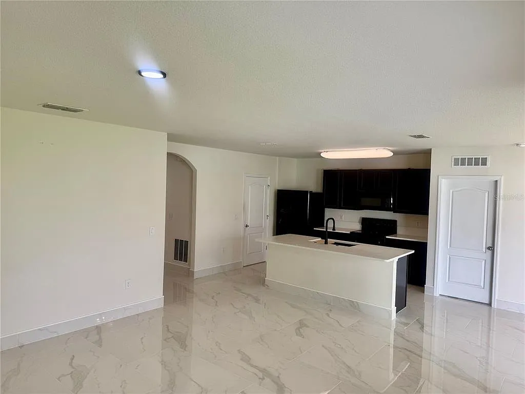 3 bed, 2.0 bath, 1676 sqft, $2,700 — Photo 3