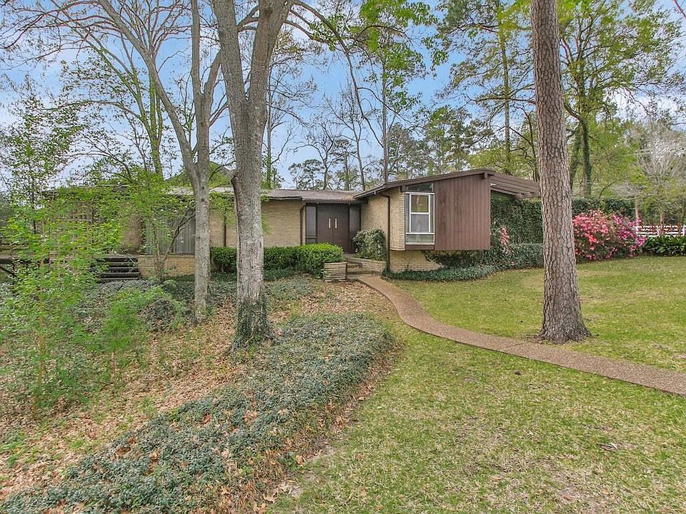 Beautiful close in Memorial opportunity to remodel this classic Mid-century masterpiece designed by Phillip G. Willard.