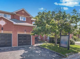 11 Arnold Estate Ln #40, Ajax, ON L1S 7L6