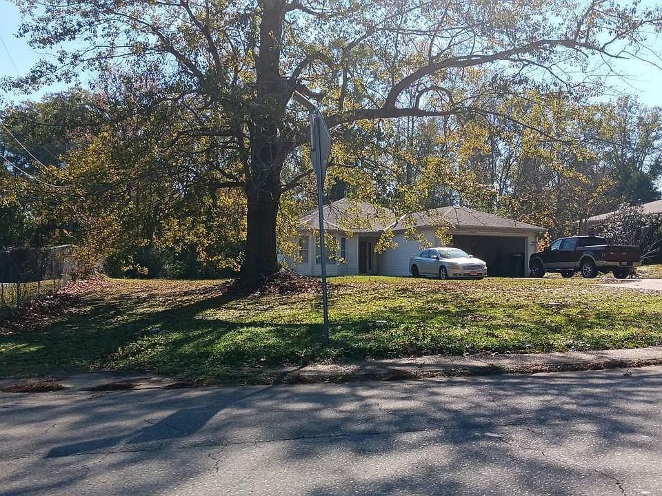 2nd image of 414 2nd St SW