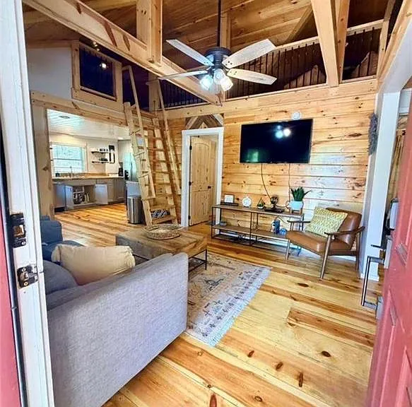 165 Corbin Hill Rd — Photo 2