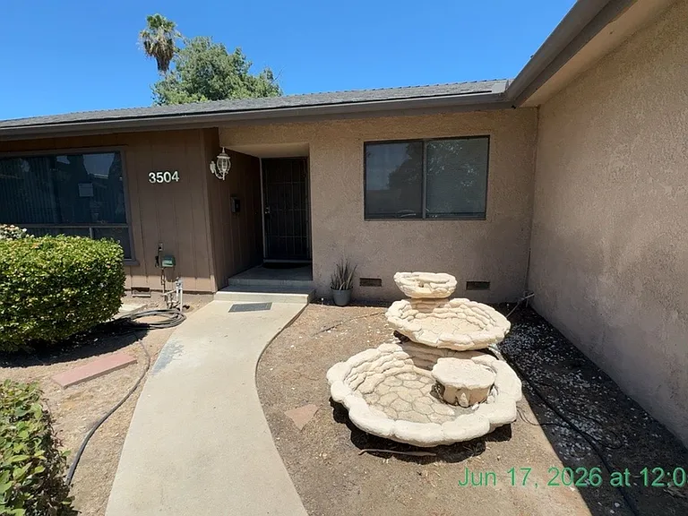 3504 W Cutler Ave — Photo 2