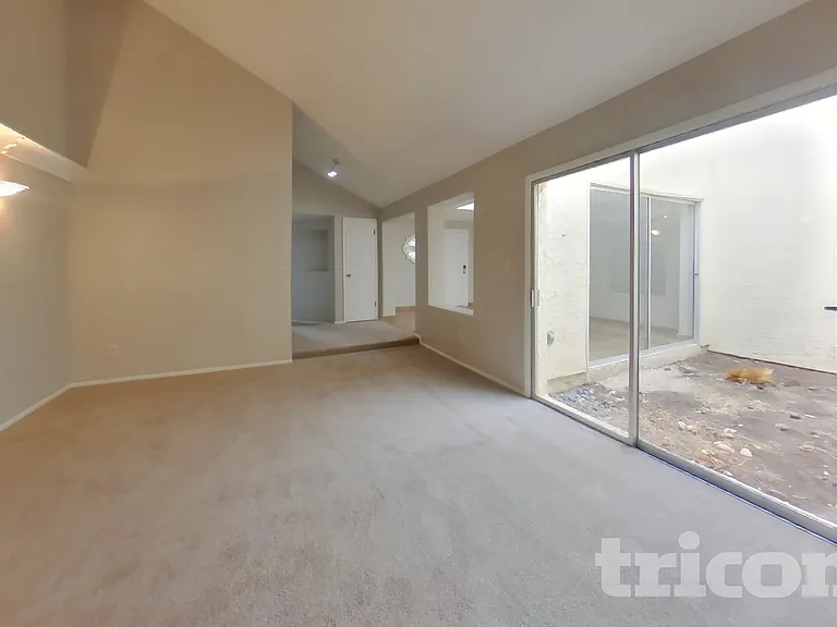 3031 W Mercer Ln — Photo 3