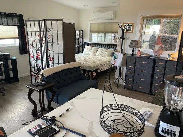 1070 Kahului St, Honolulu, HI 96825