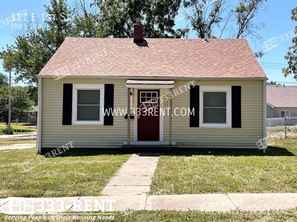 311 E 1st St, Lees Summit, MO 64063