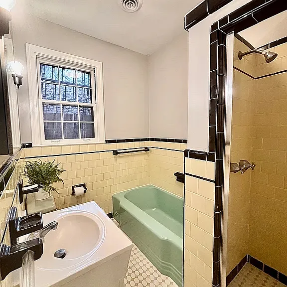2100 Gloucester St — Photo 10