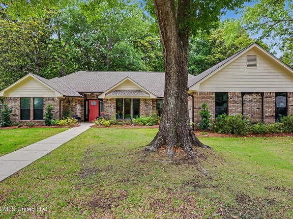 902 Magnolia Bayou Blvd, Ocean Springs, MS 39564