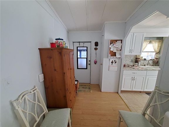 4th image of 808 Oleander Cir