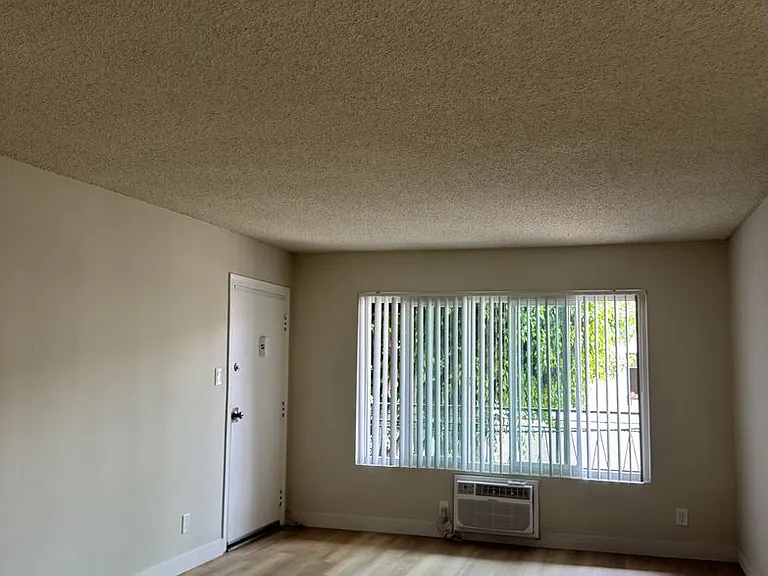 Maison De Michelle Apartments — Photo 17