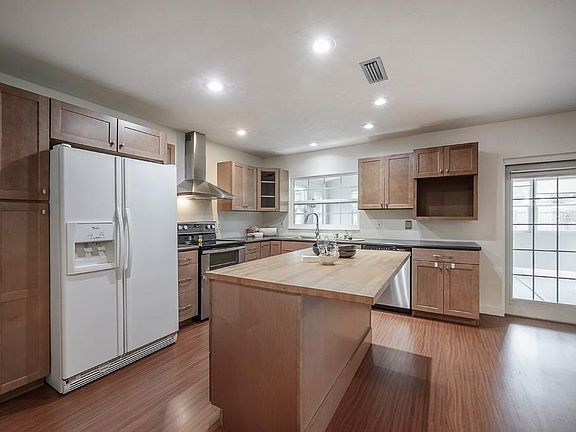 5th image of 7246 Woodbrook Dr