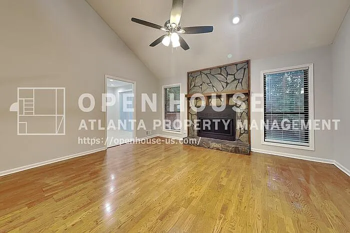 3 bed, 3.0 bath, 2268 sqft, $2,400 — Photo 3
