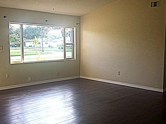 5th image of 1671 Greenlea Dr