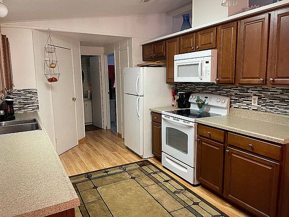2nd image of 2299 Lakeside Dr #20