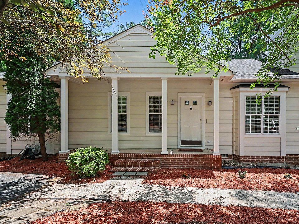1st image of 107 Bay Colony Ct