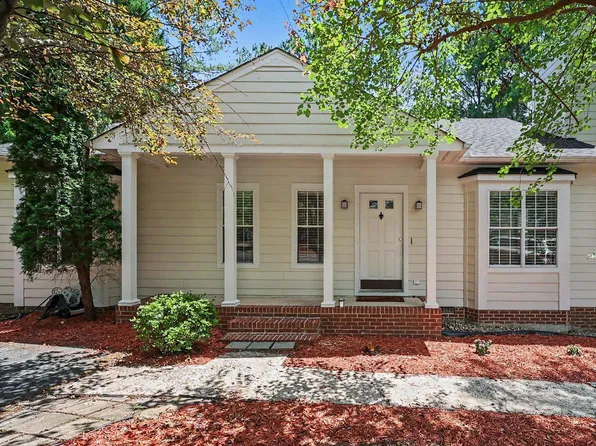 107 Bay Colony Ct, Chapel Hill, NC 27517