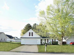127 Hosta Dr, Raeford, NC 28376