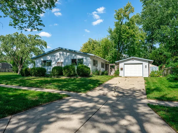 422 Tanglewood Dr, Streamwood, IL 60107