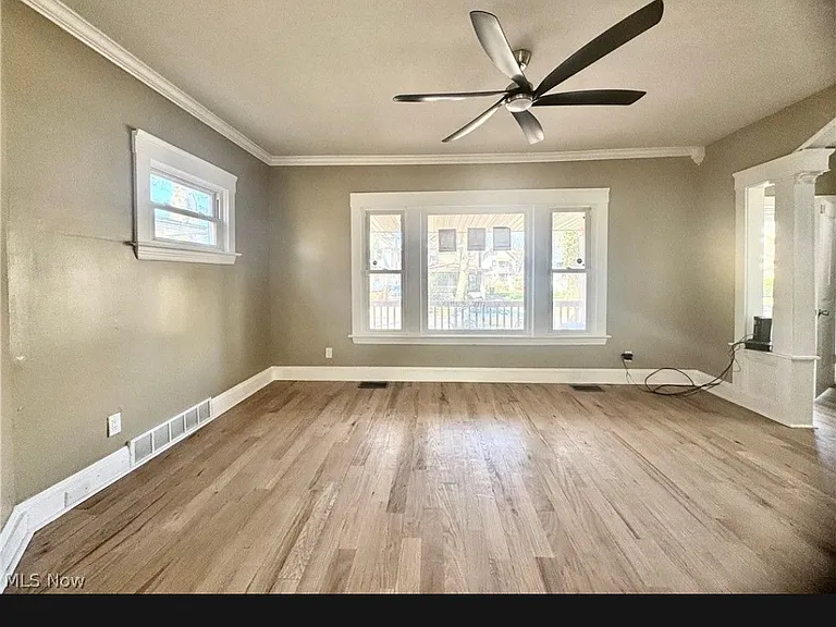 9606 Parmelee Ave — Photo 6