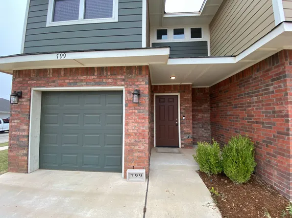 799 SW 14th St, Moore, OK 73160