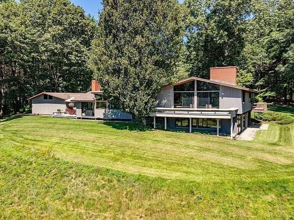 154 Balls Hill Rd, Concord, MA 01742