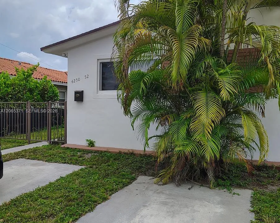 4250 NW 3rd St #4250