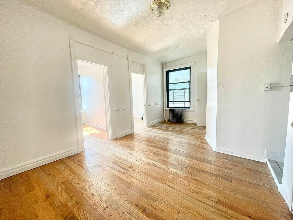 1st image of 124 31st St APT 2R