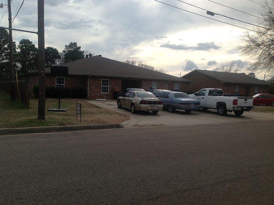 2nd image of 1014 Sapphire St
