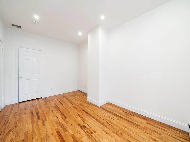 28 Jones St — Photo 11