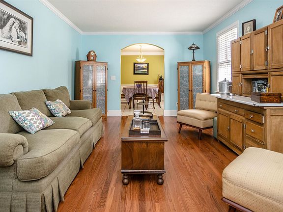 3rd image of 638 Canterbury Rd