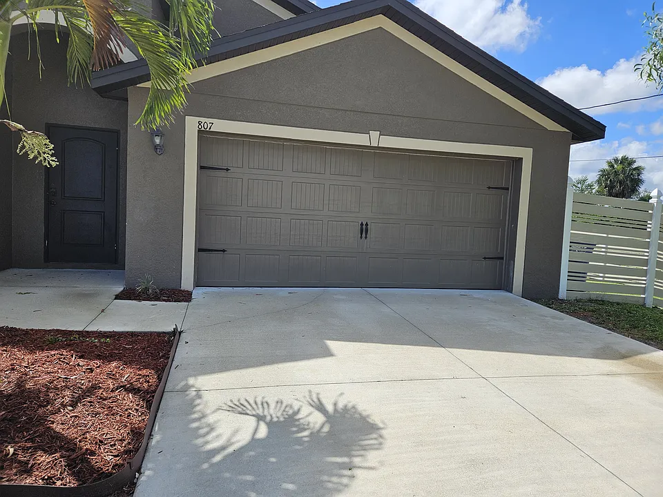 807 Lystra Ave