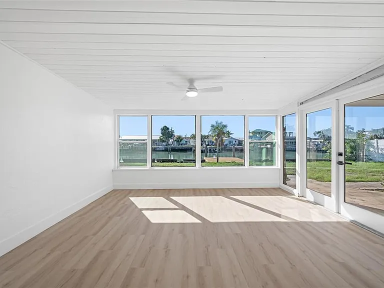 7930 Causeway Blvd S — Photo 20