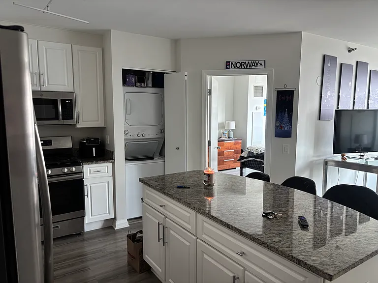 33 W Ontario St #24C — Photo 2