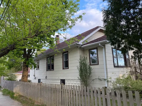 825 N Butrick St, Waukegan, IL 60085