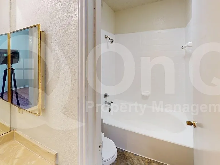 732 Versailles St — Photo 20