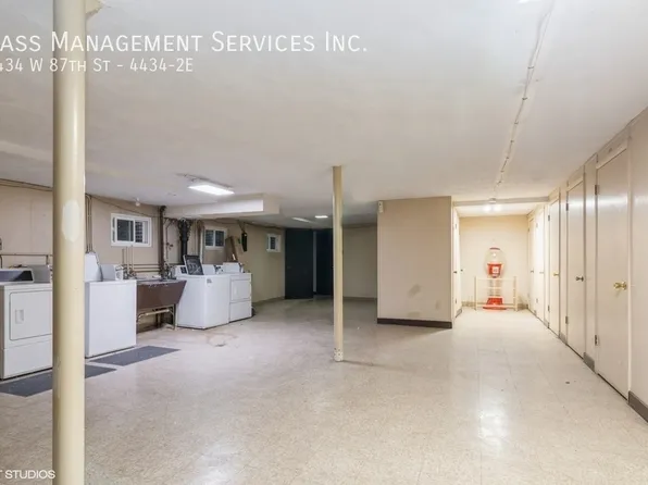 4434 W 87th St APT 2E, Chicago, IL 60652