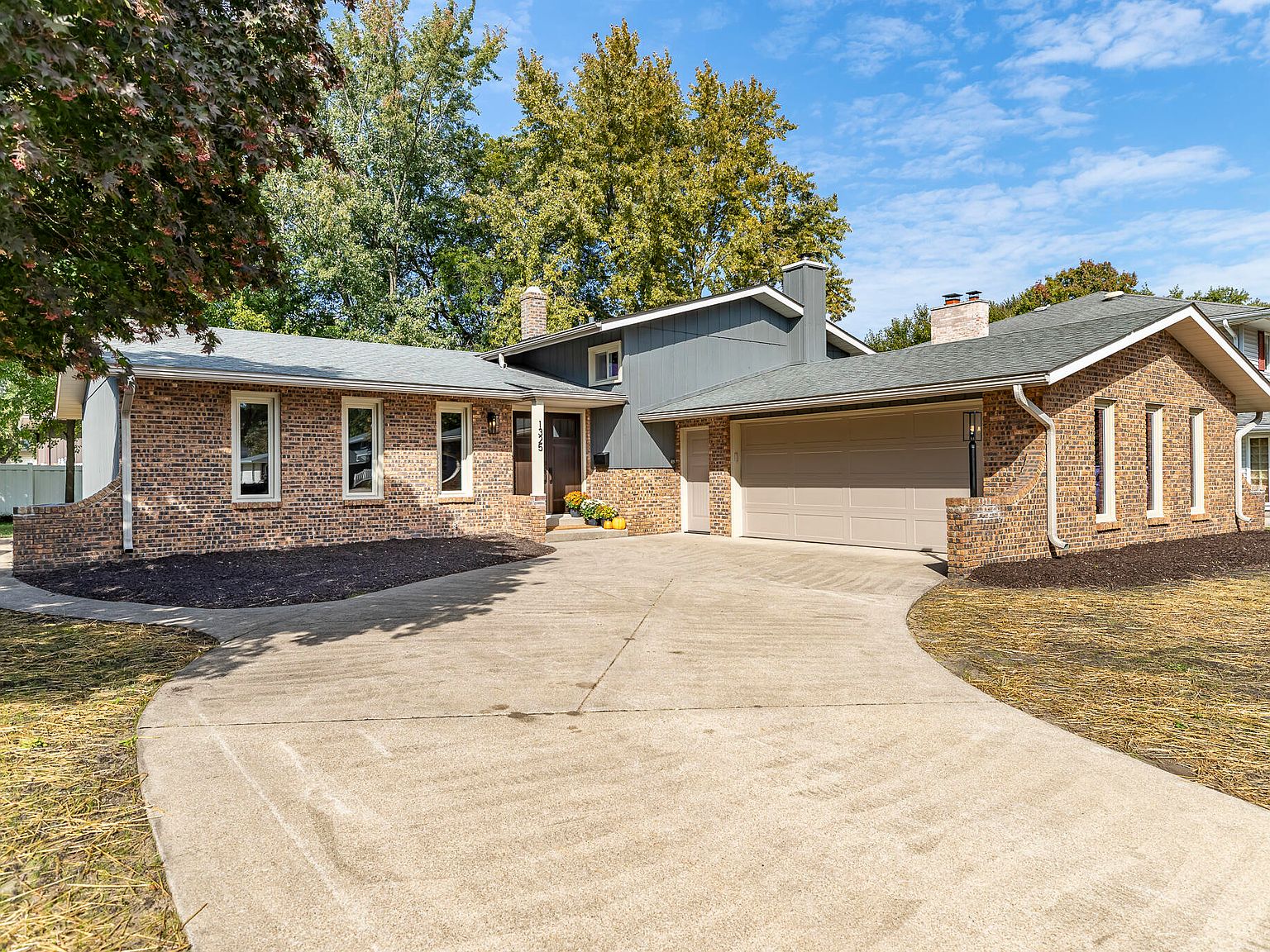 1325 Azalea Dr, Munster, IN 46321 | Zillow
