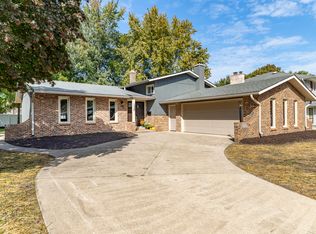 1325 Azalea Dr, Munster, IN 46321