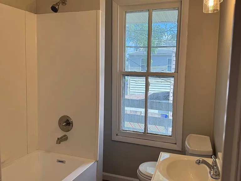 231 Roosevelt Ave — Photo 11