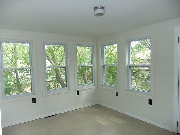 2nd image of 17 Town Hill St #17