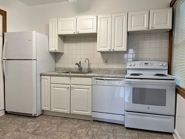 3336 N Laramie Ave — Photo 1