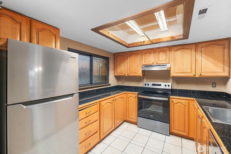 5th image of 323 SW 112th Street #102