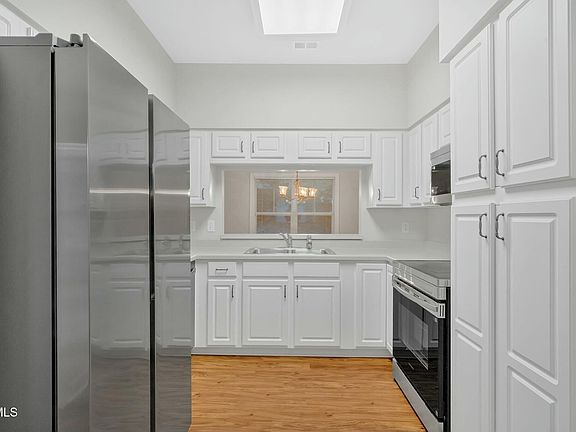 2nd image of 211 University Pkwy #11