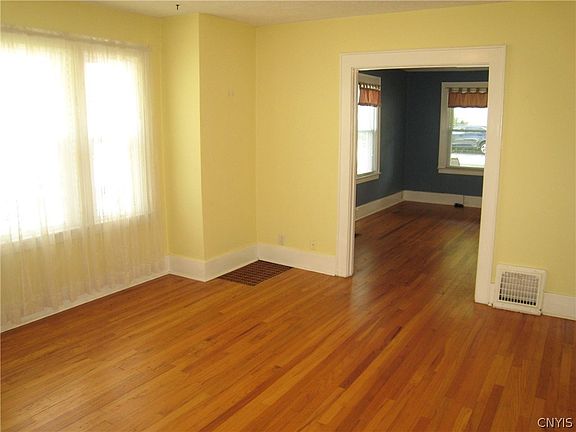 4th image of 112 Cotton St