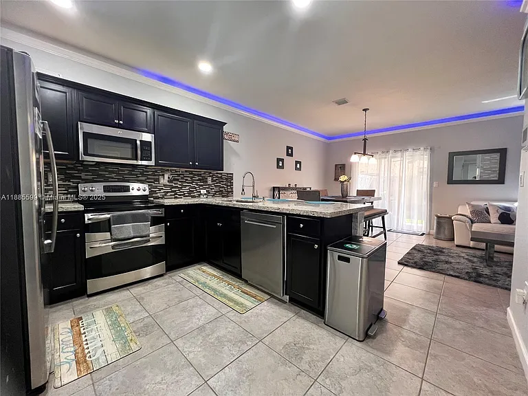 159 SE 34th Ave — Photo 6