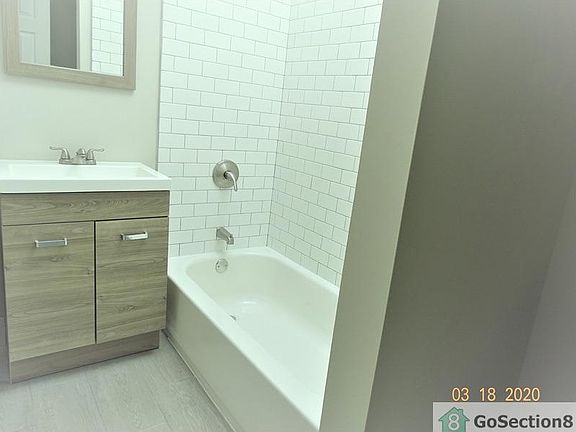 3rd image of 264 Jewett Ave #4
