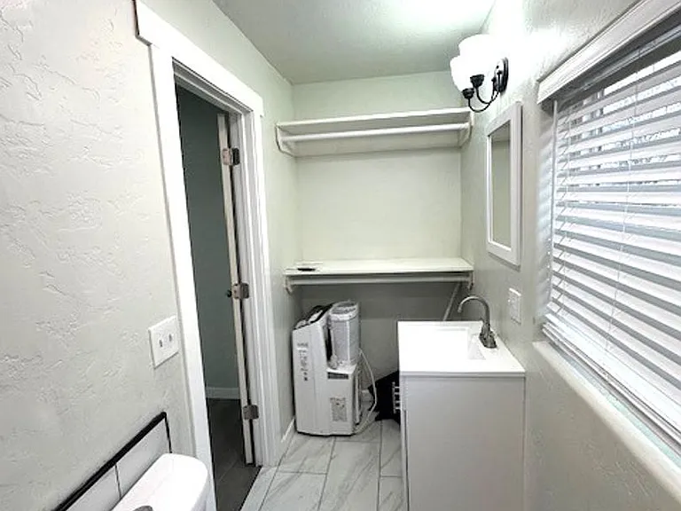 904 Silver St — Photo 6