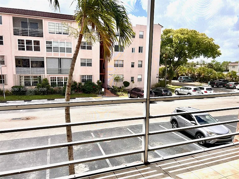 2841 Somerset Dr #215 — Photo 12