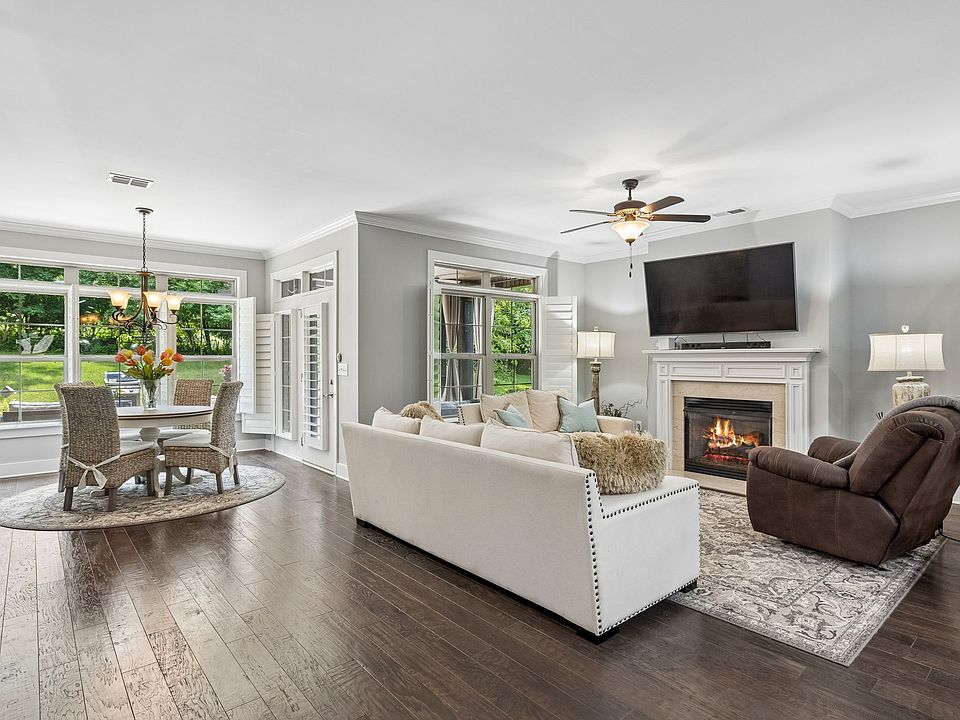 1st image of 1049 Vinings Blvd