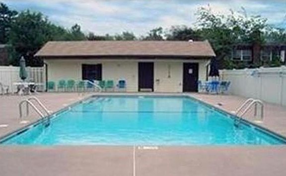 5th image of 7 Royal Crest Dr APT 1