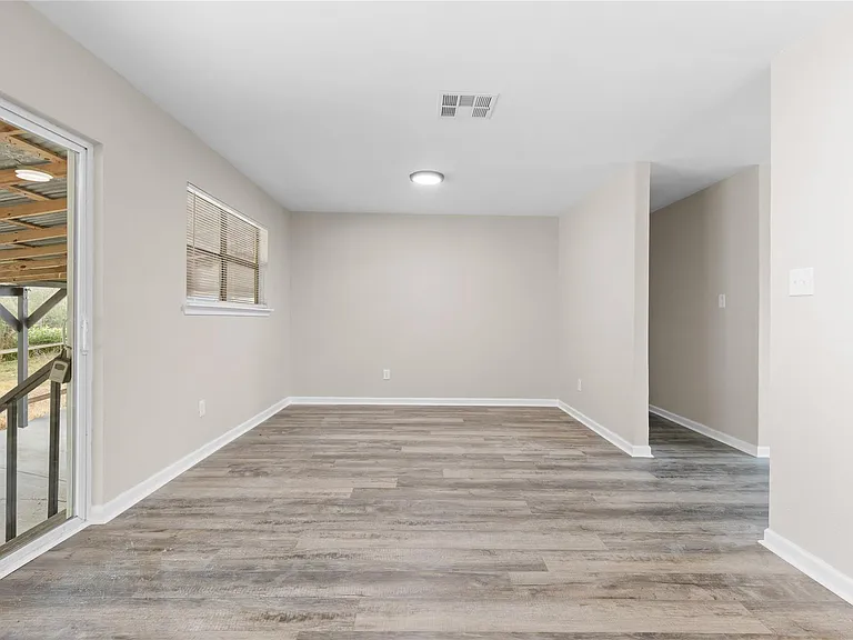 804 Avenue I — Photo 14